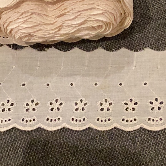 ASSORT 50+ YDS  VINTAGE TRIMS - Picture 2 of 7